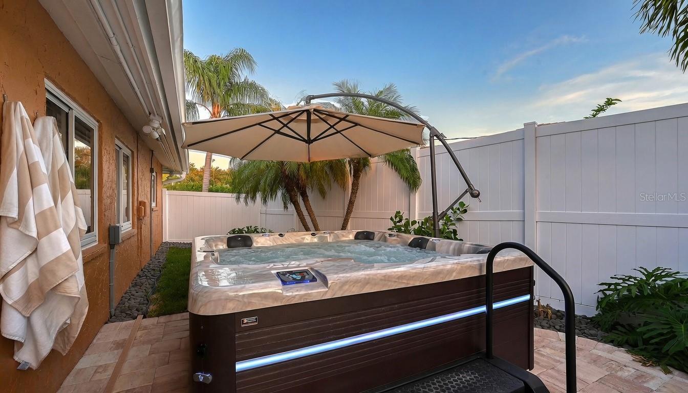 7137 WESTMORELAND DR, SARASOTA, FL, 34243