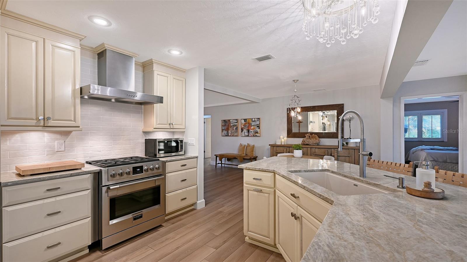 7137 WESTMORELAND DR, SARASOTA, FL, 34243