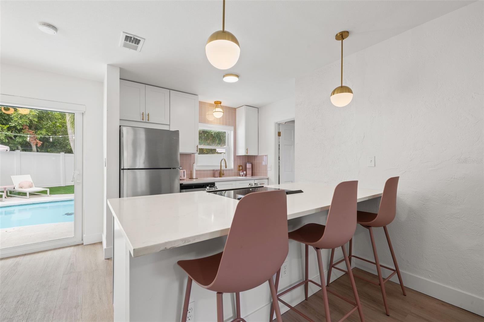 3755 BEACH DR SE, ST PETERSBURG, FL, 33705