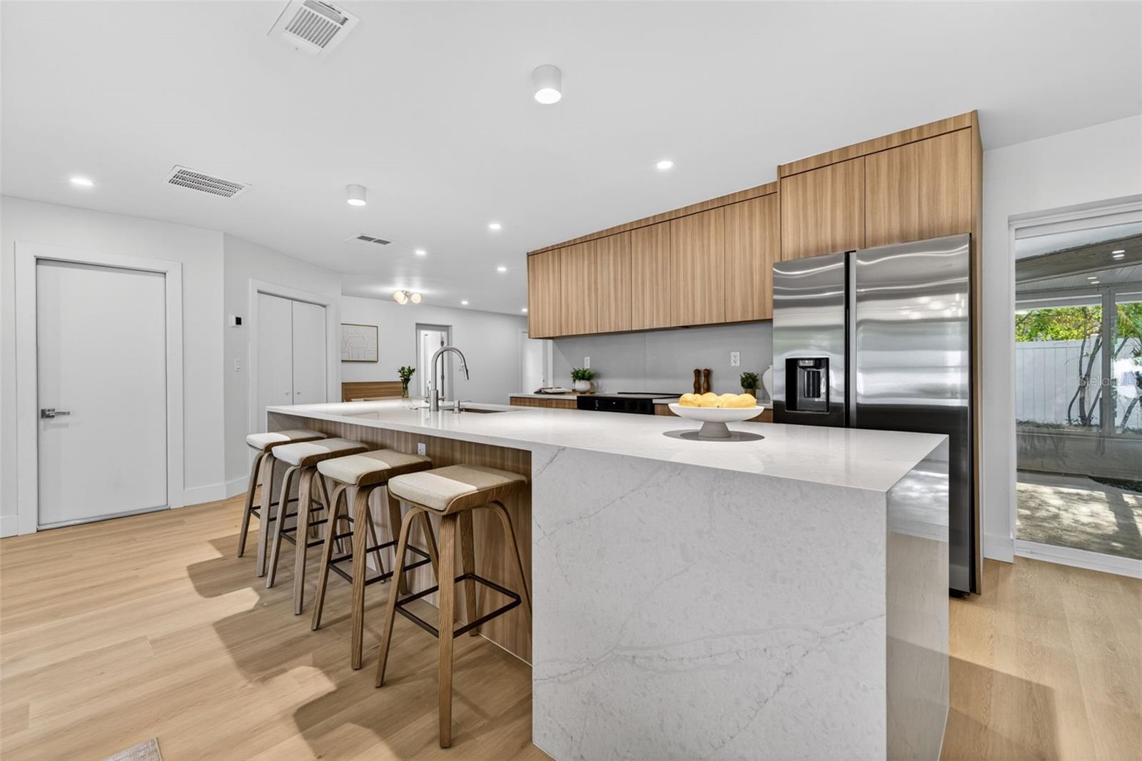 6649 PINELLAS POINT DR S, ST PETERSBURG, FL, 33712