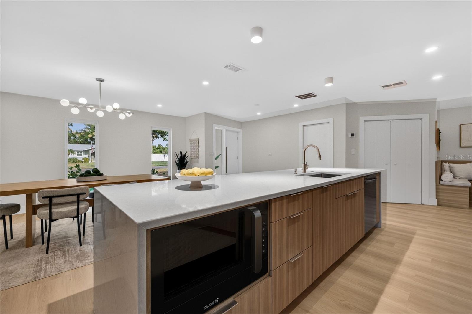 6649 PINELLAS POINT DR S, ST PETERSBURG, FL, 33712