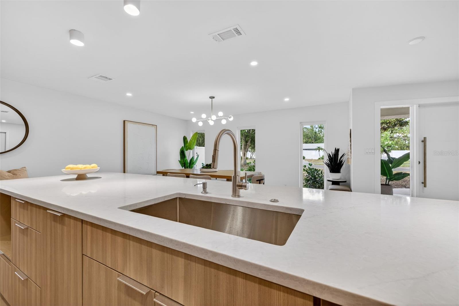 6649 PINELLAS POINT DR S, ST PETERSBURG, FL, 33712