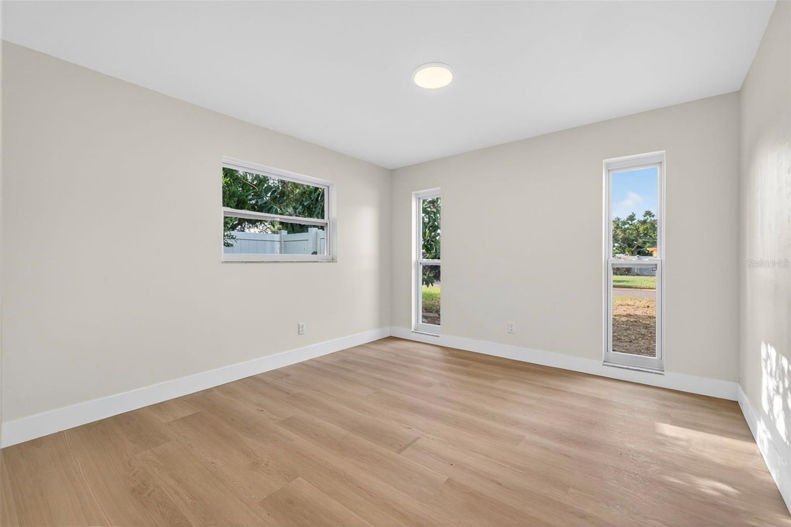 6649 PINELLAS POINT DR S, ST PETERSBURG, FL, 33712