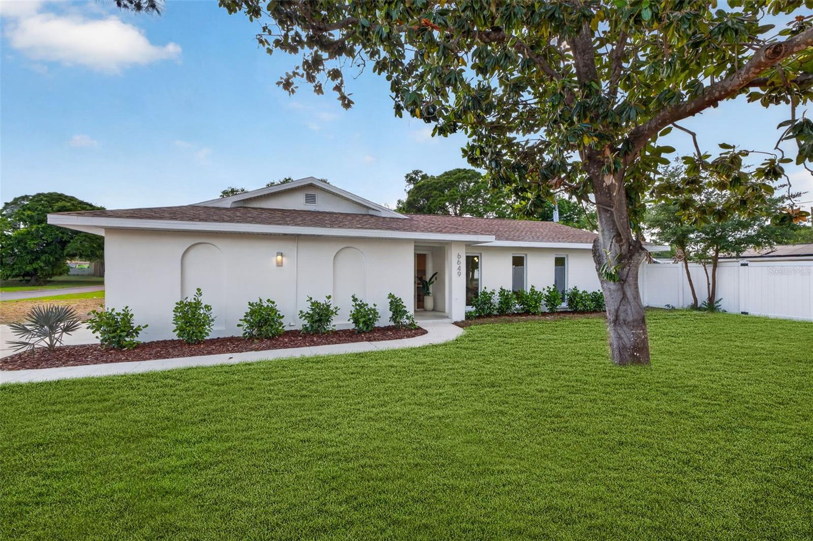 6649 PINELLAS POINT DR S, ST PETERSBURG, FL, 33712