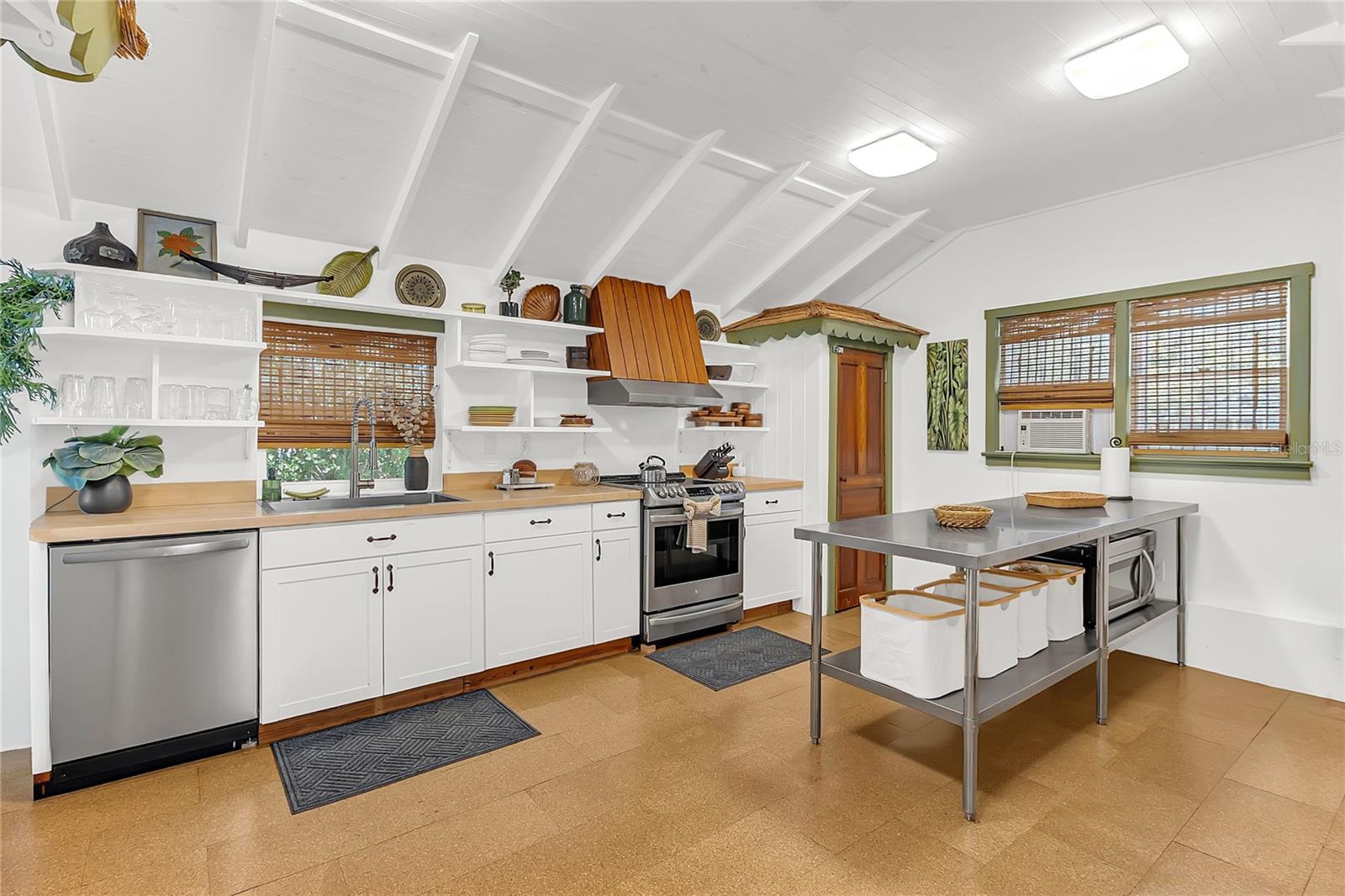 3560 MARTIN AVE, MOUNT DORA, FL, 32757