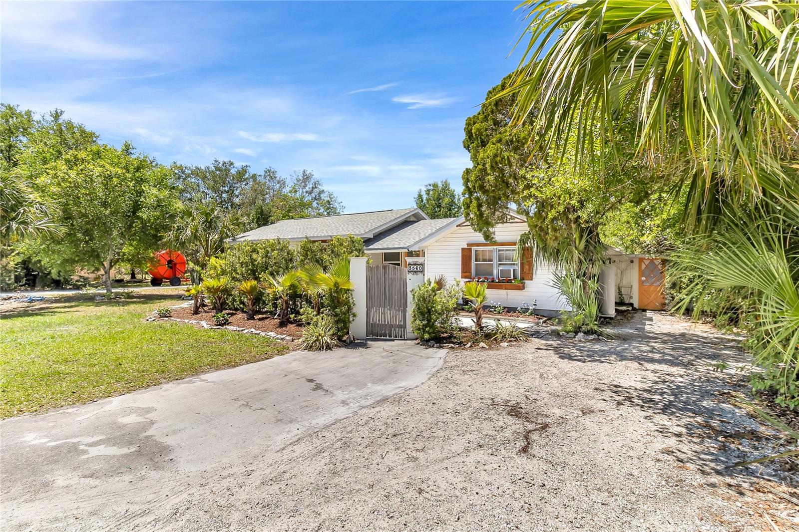 3560 MARTIN AVE, MOUNT DORA, FL, 32757