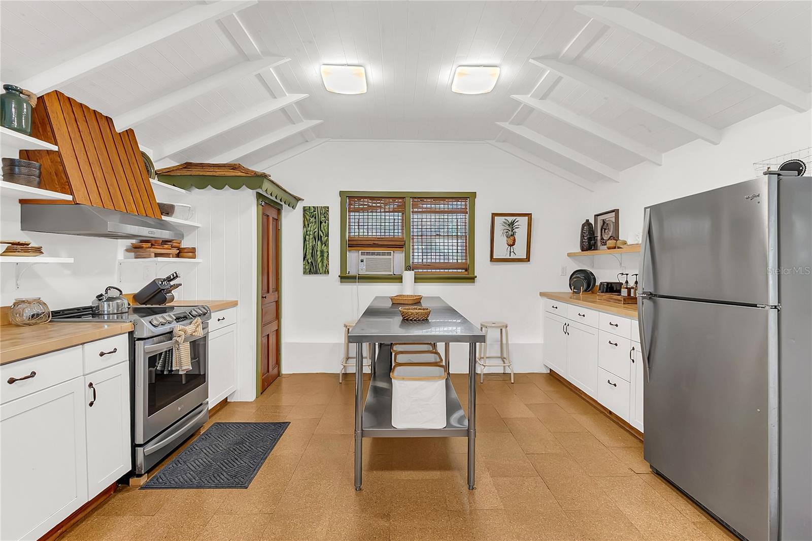 3560 MARTIN AVE, MOUNT DORA, FL, 32757