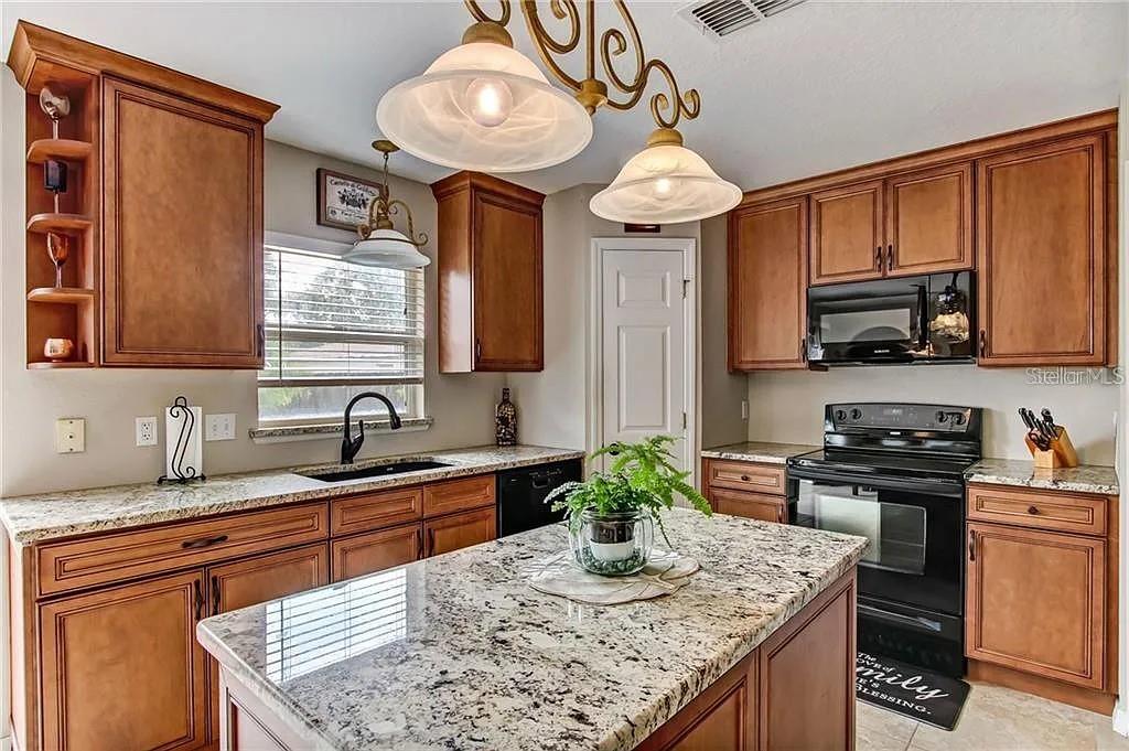 1915 CORNER CREST CT, ORLANDO, FL, 32820