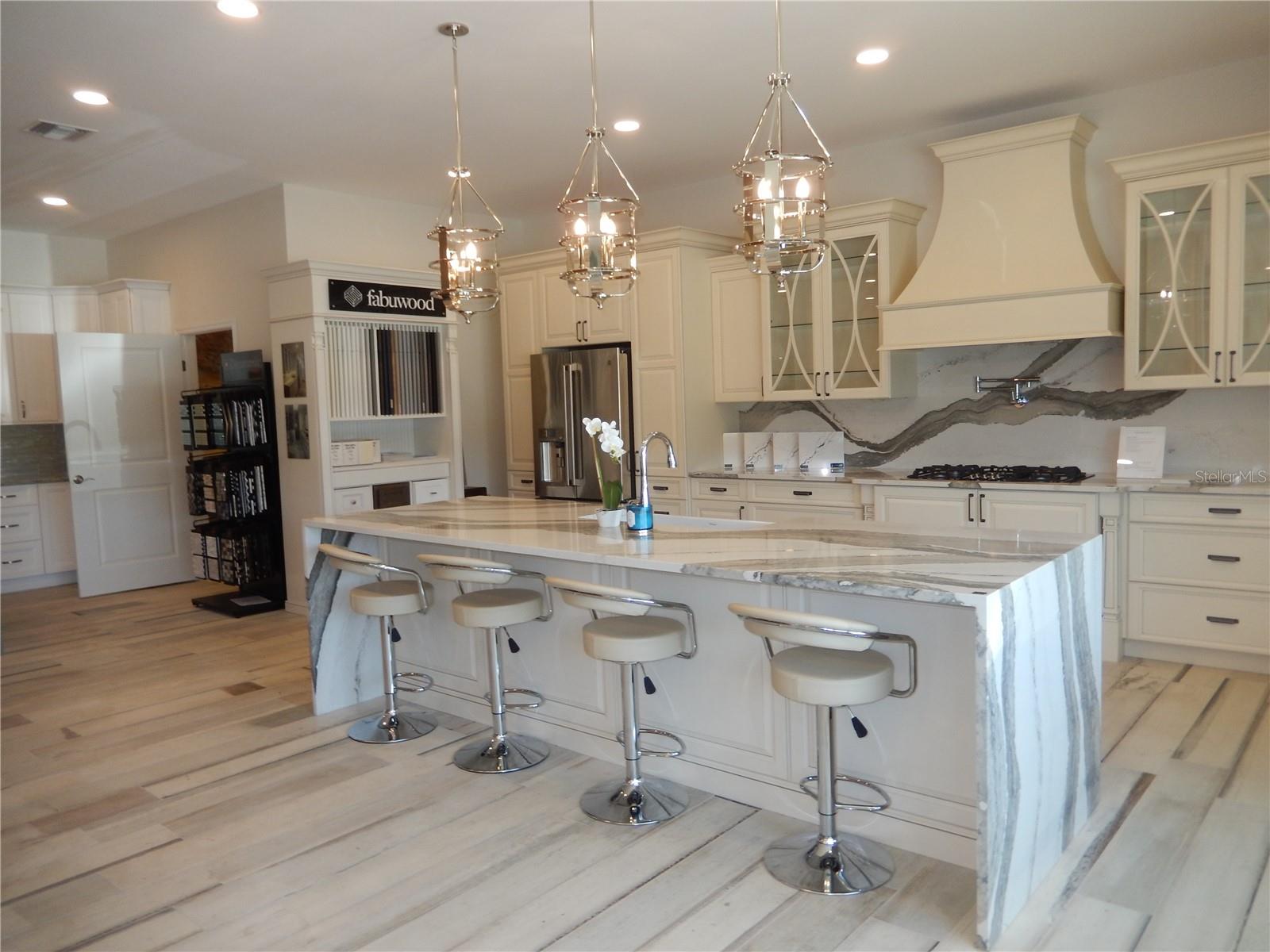 6804 CORTEZ RD W, BRADENTON, FL, 34210