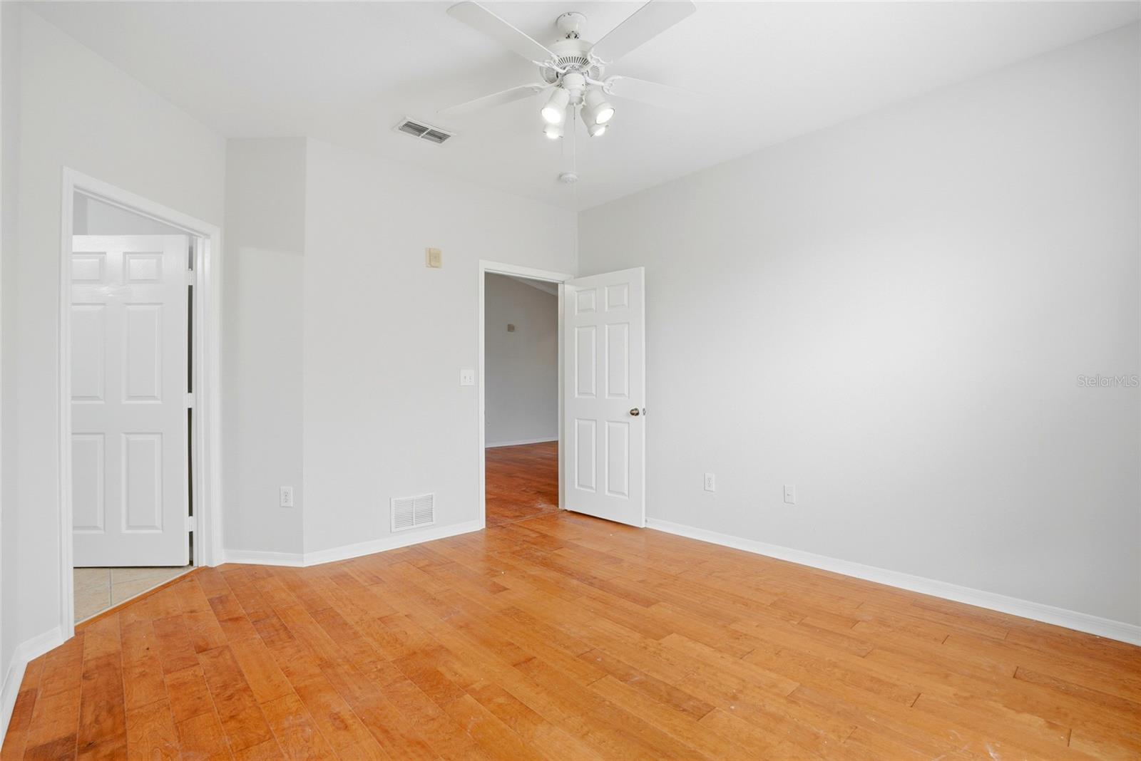 9916 COURTNEY PALMS BLVD #302, TAMPA, FL, 33619