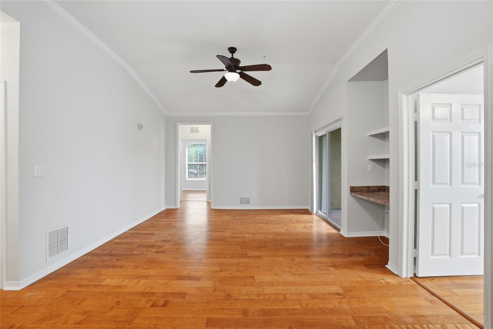 9916 COURTNEY PALMS BLVD #302, TAMPA, FL, 33619