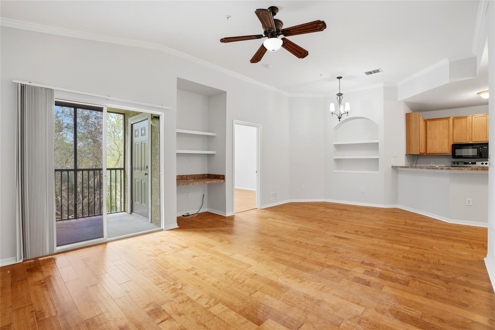 9916 COURTNEY PALMS BLVD #302, TAMPA, FL, 33619