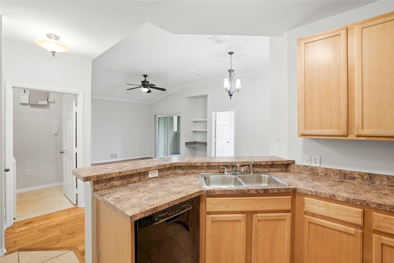 9916 COURTNEY PALMS BLVD #302, TAMPA, FL, 33619