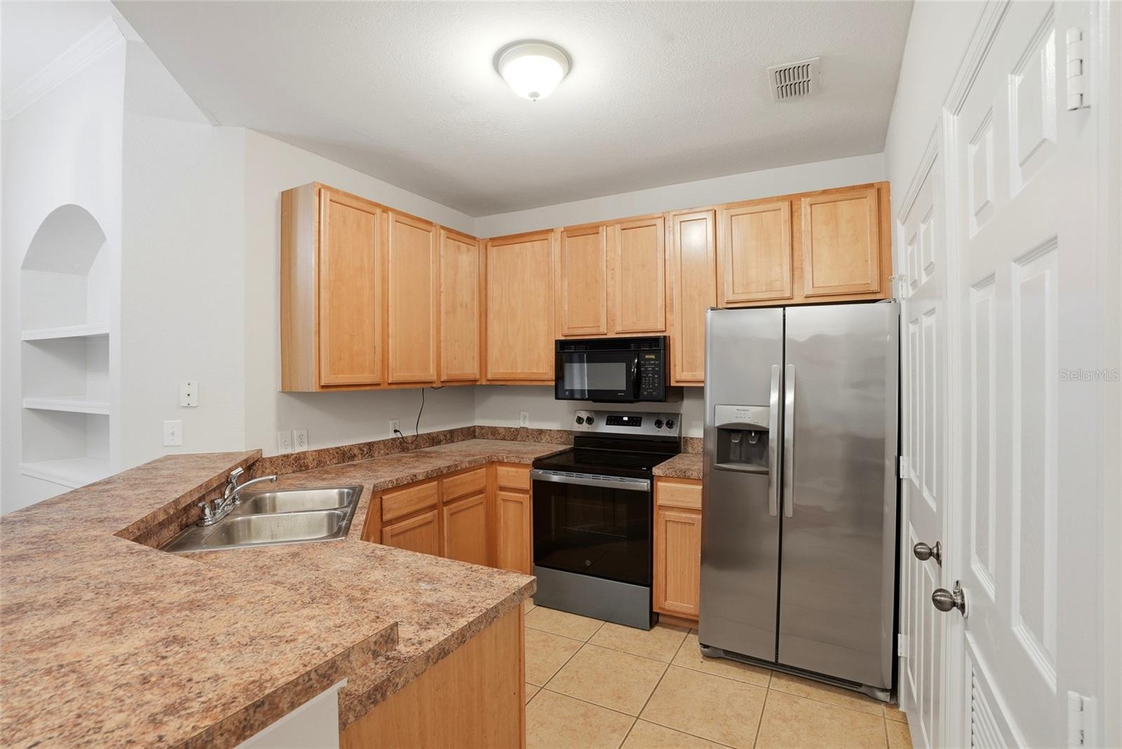 9916 COURTNEY PALMS BLVD #302, TAMPA, FL, 33619