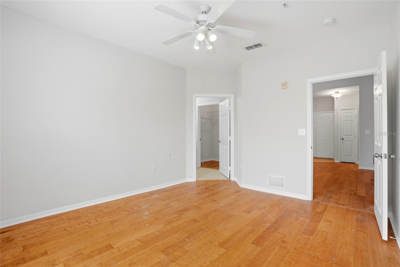 9916 COURTNEY PALMS BLVD #302, TAMPA, FL, 33619