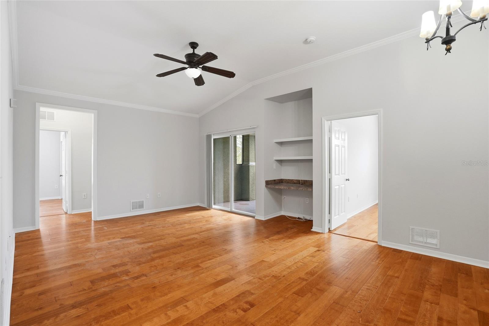 9916 COURTNEY PALMS BLVD #302, TAMPA, FL, 33619