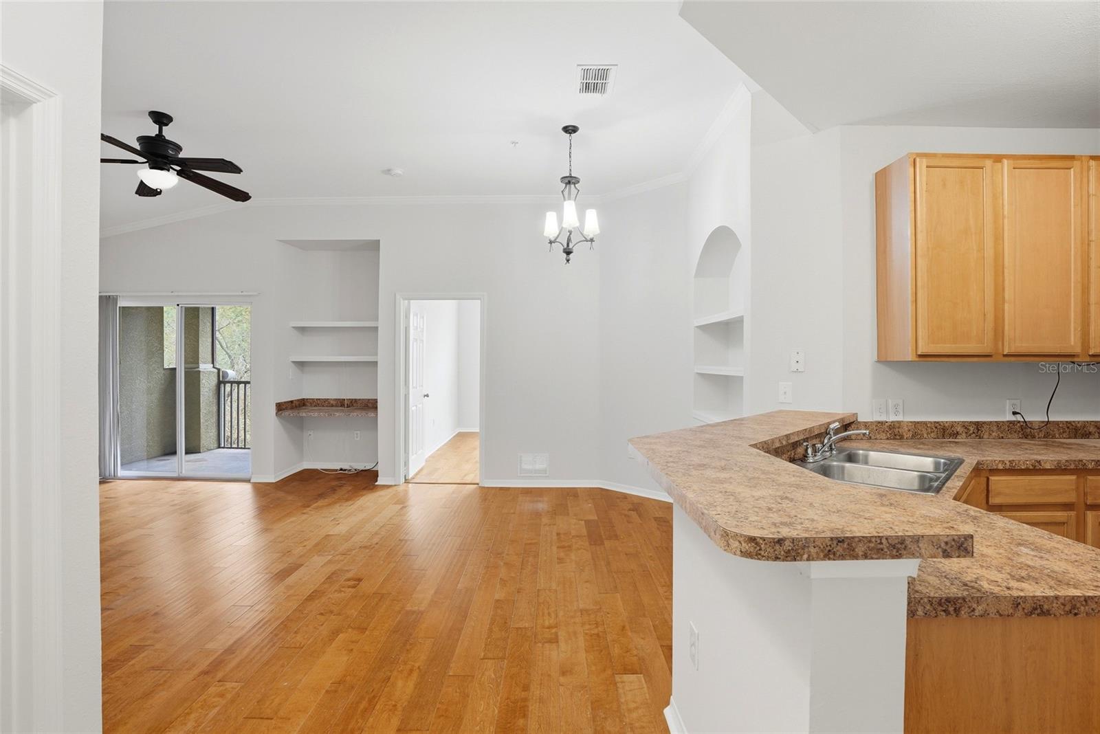 9916 COURTNEY PALMS BLVD #302, TAMPA, FL, 33619