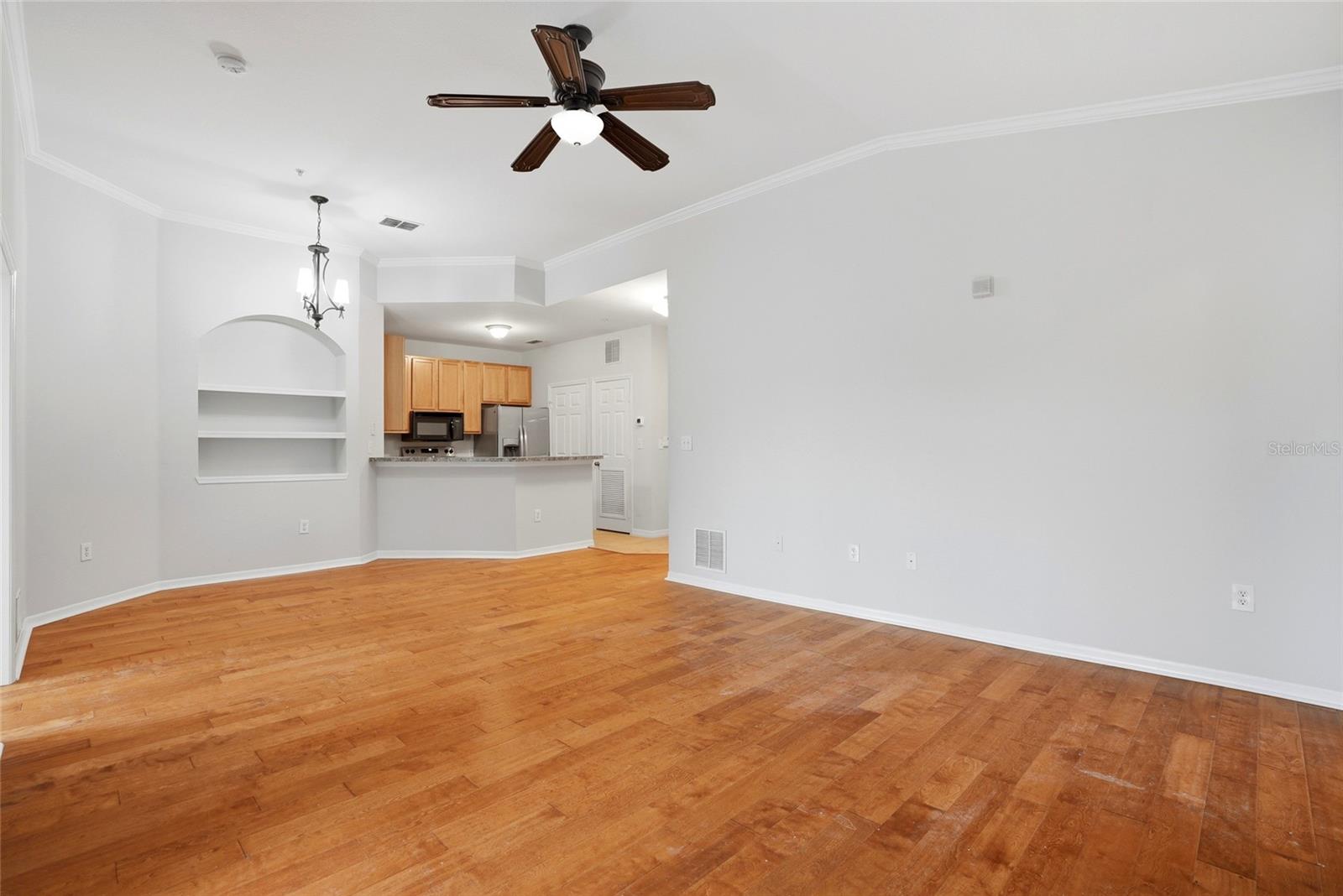 9916 COURTNEY PALMS BLVD #302, TAMPA, FL, 33619