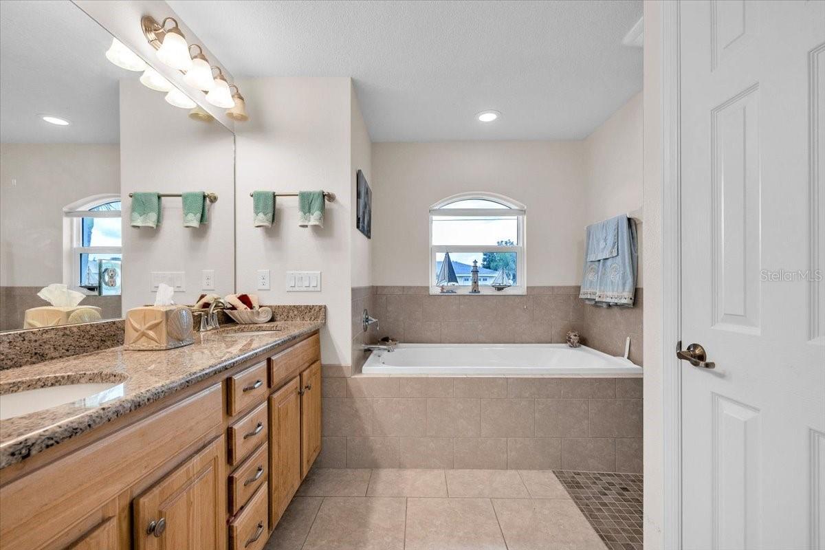 519 W CASHEW, PUNTA GORDA, FL, 33955