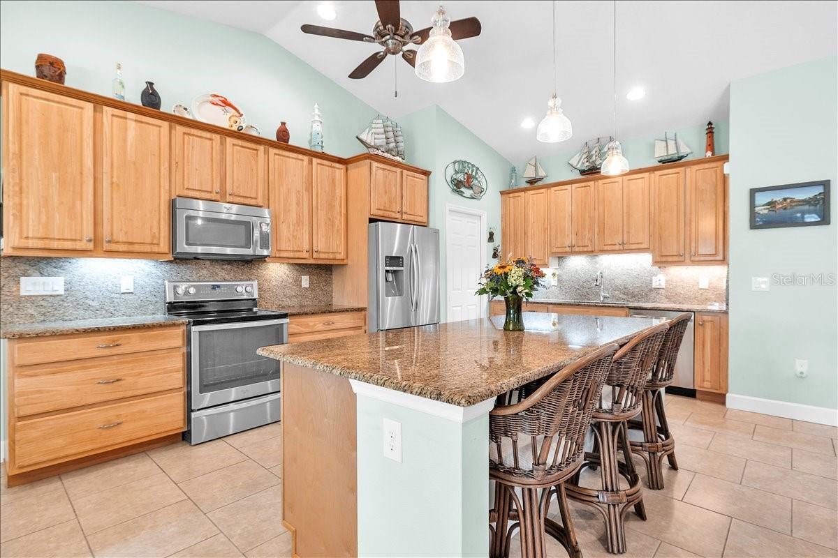 519 W CASHEW, PUNTA GORDA, FL, 33955