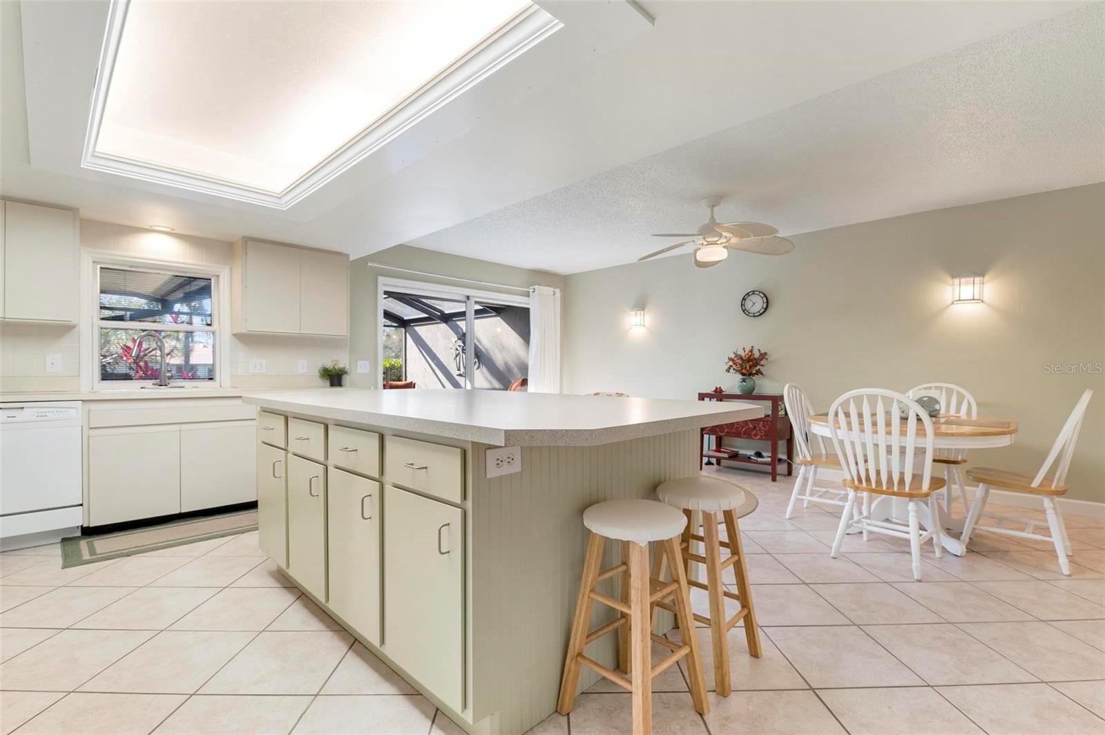 3896 WILSHIRE DR #11, SARASOTA, FL, 34238