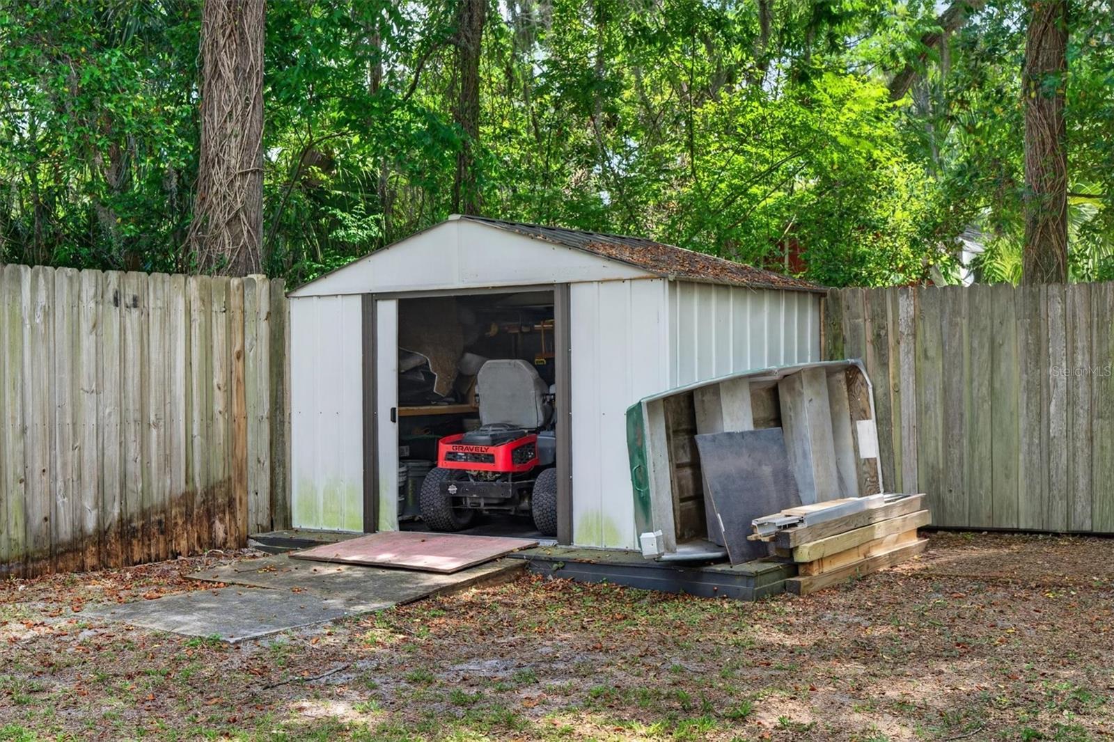 2303 MAHONEY AVE, LEESBURG, FL, 34748