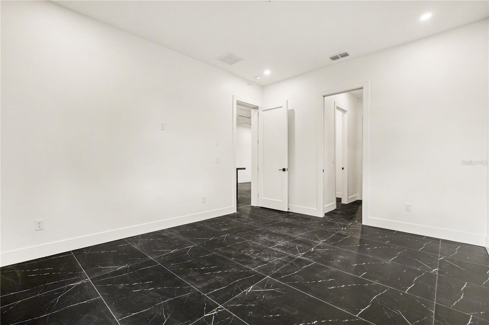 105 GARLAND AVE, SEFFNER, FL, 33584
