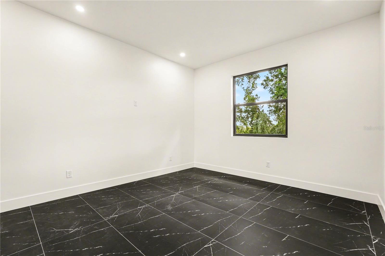 105 GARLAND AVE, SEFFNER, FL, 33584