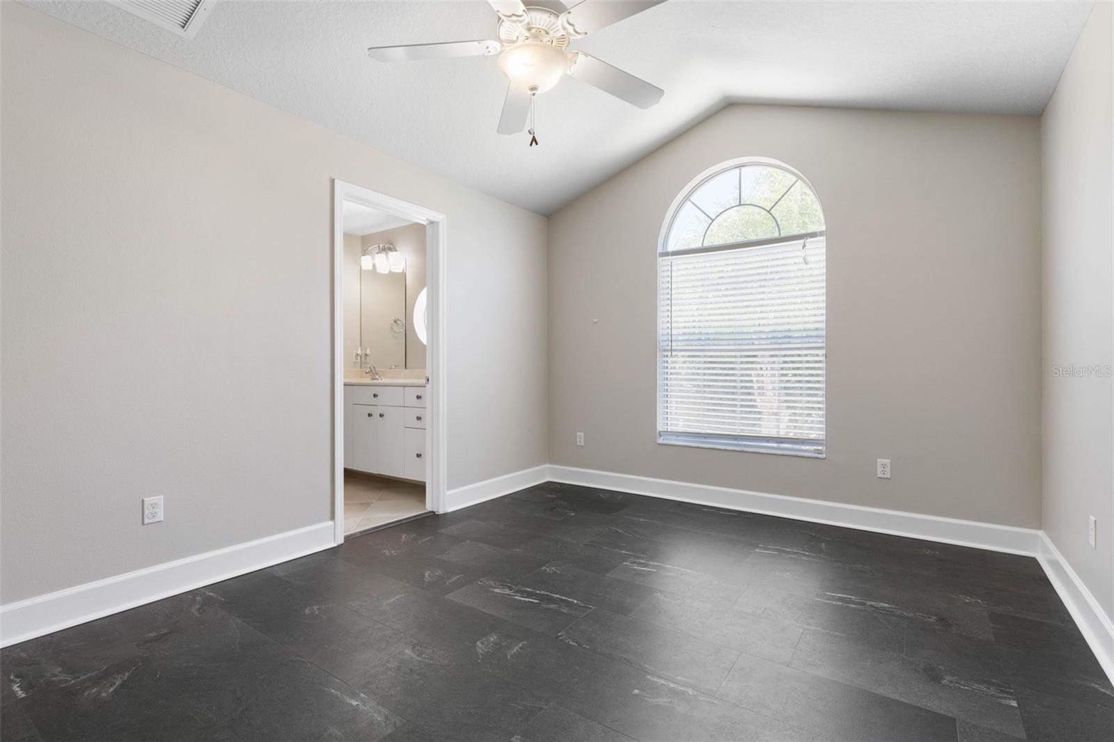 37 N WATERVIEW DR, PALM COAST, FL, 32137