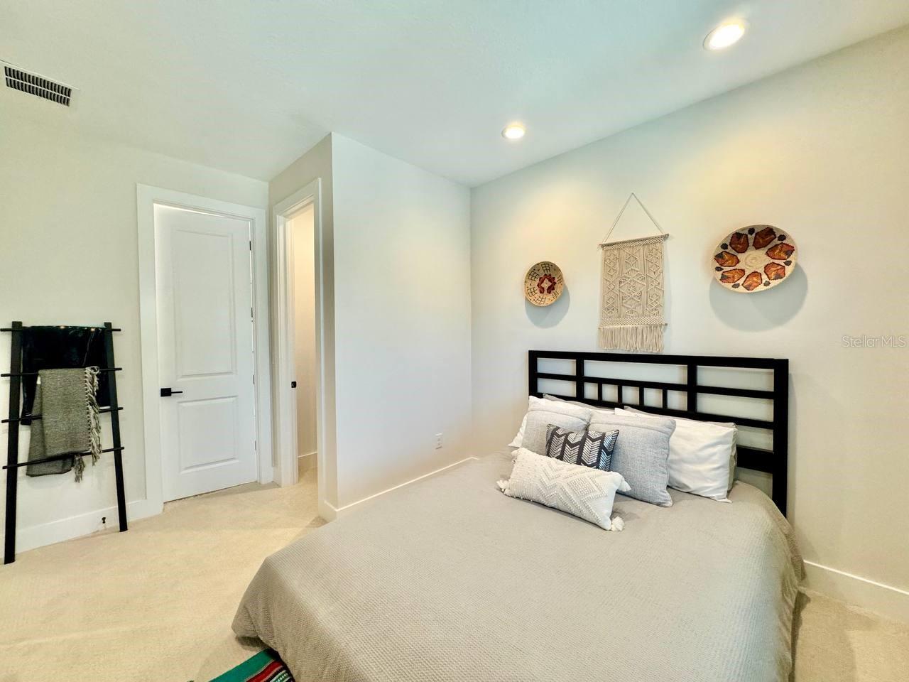 3722 W MANGO AVE #6, TAMPA, FL, 33611