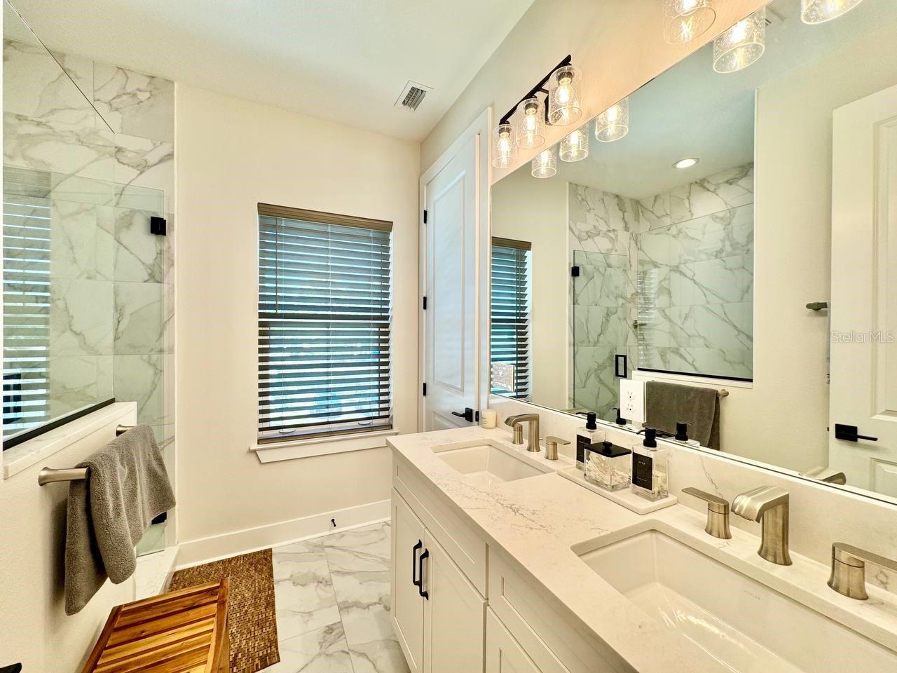 3722 W MANGO AVE #6, TAMPA, FL, 33611