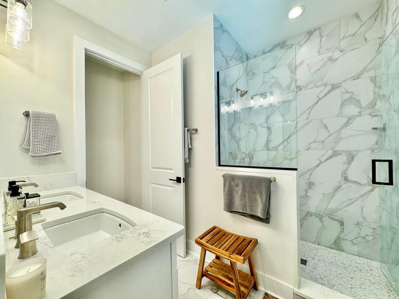 3722 W MANGO AVE #6, TAMPA, FL, 33611