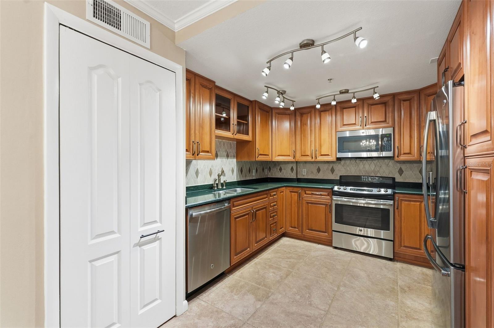 1 KEY CAPRI #608W, TREASURE ISLAND, FL, 33706