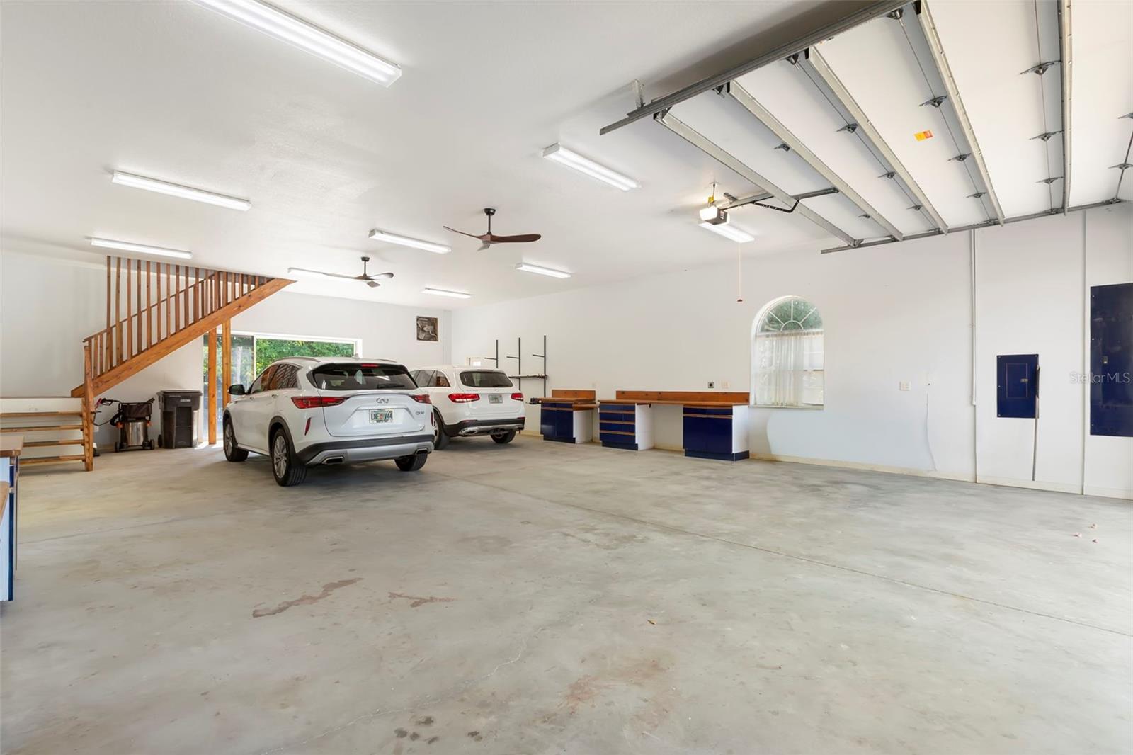 19229 BLOUNT RD, LUTZ, FL, 33558