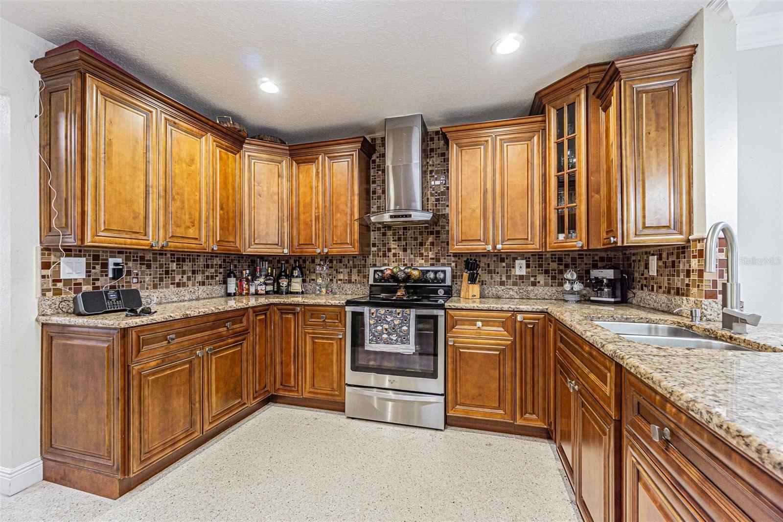 3112 W HENRY AVE, TAMPA, FL, 33614