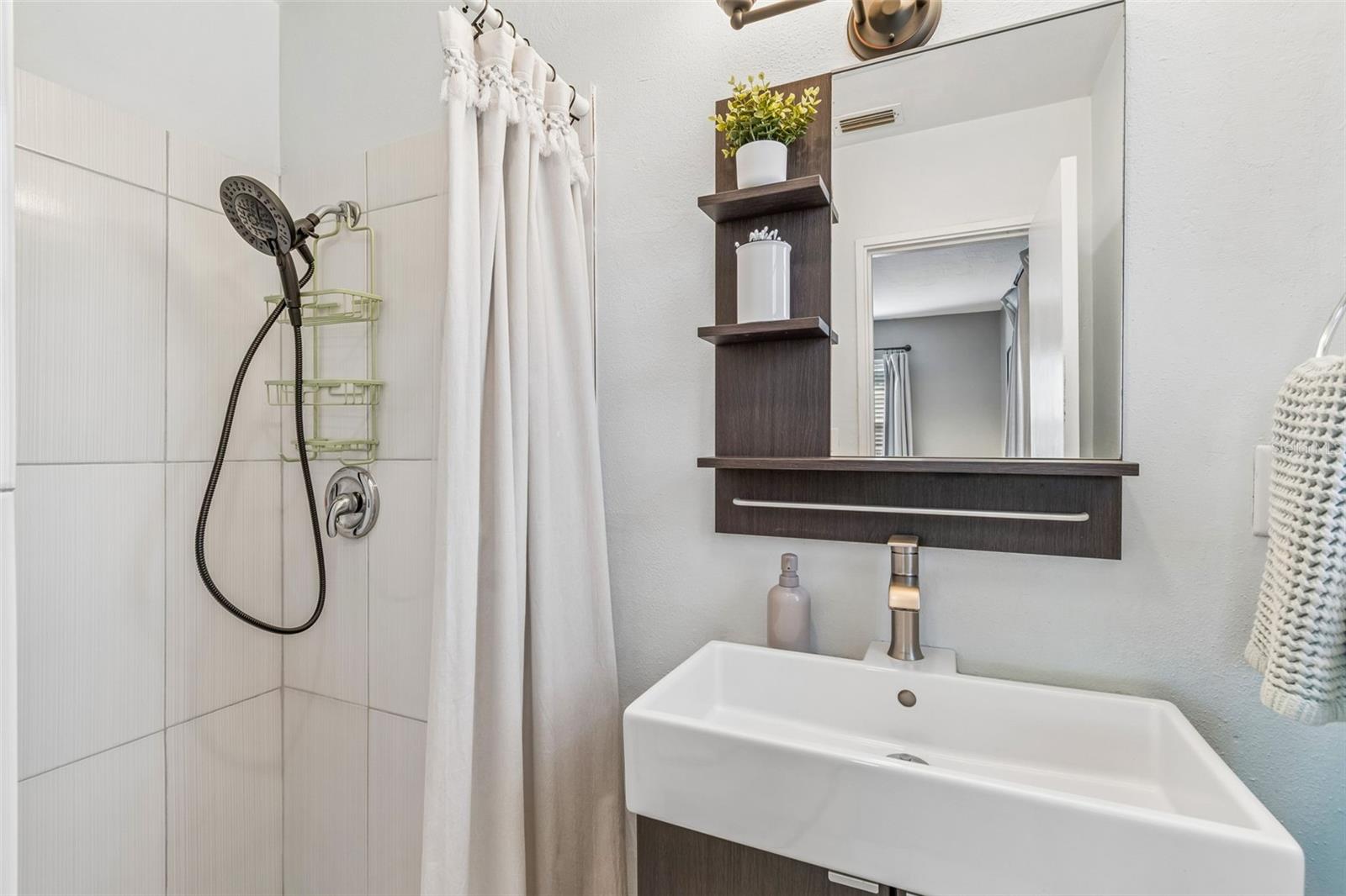 4100 W TYSON AVE, TAMPA, FL, 33611