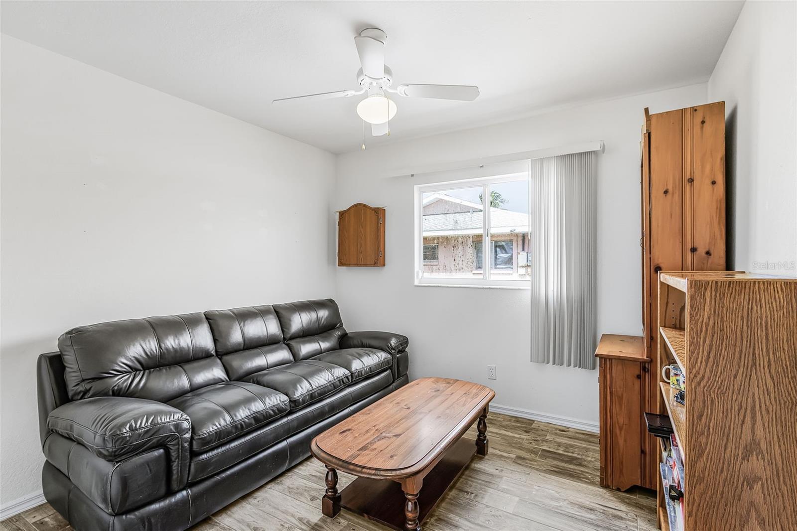 1215 SE 27TH ST, CAPE CORAL, FL, 33904