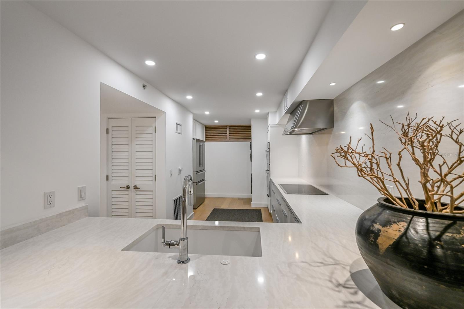 988 BLVD OF THE ARTS #1710, SARASOTA, FL, 34236