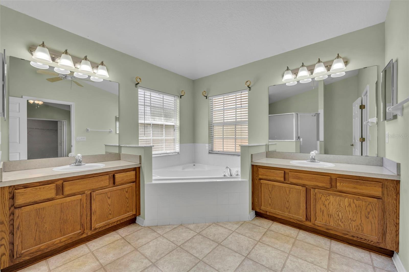 4936 SAWGRASS LAKE CIR, LEESBURG, FL, 34748