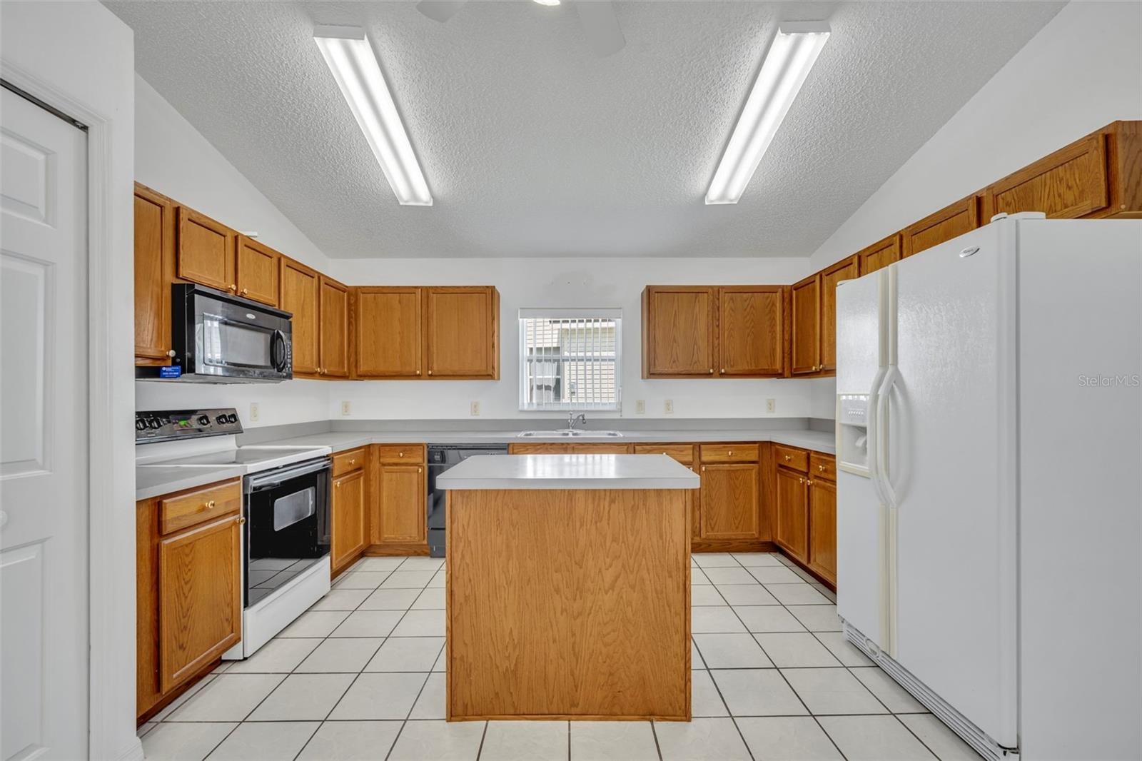 4936 SAWGRASS LAKE CIR, LEESBURG, FL, 34748