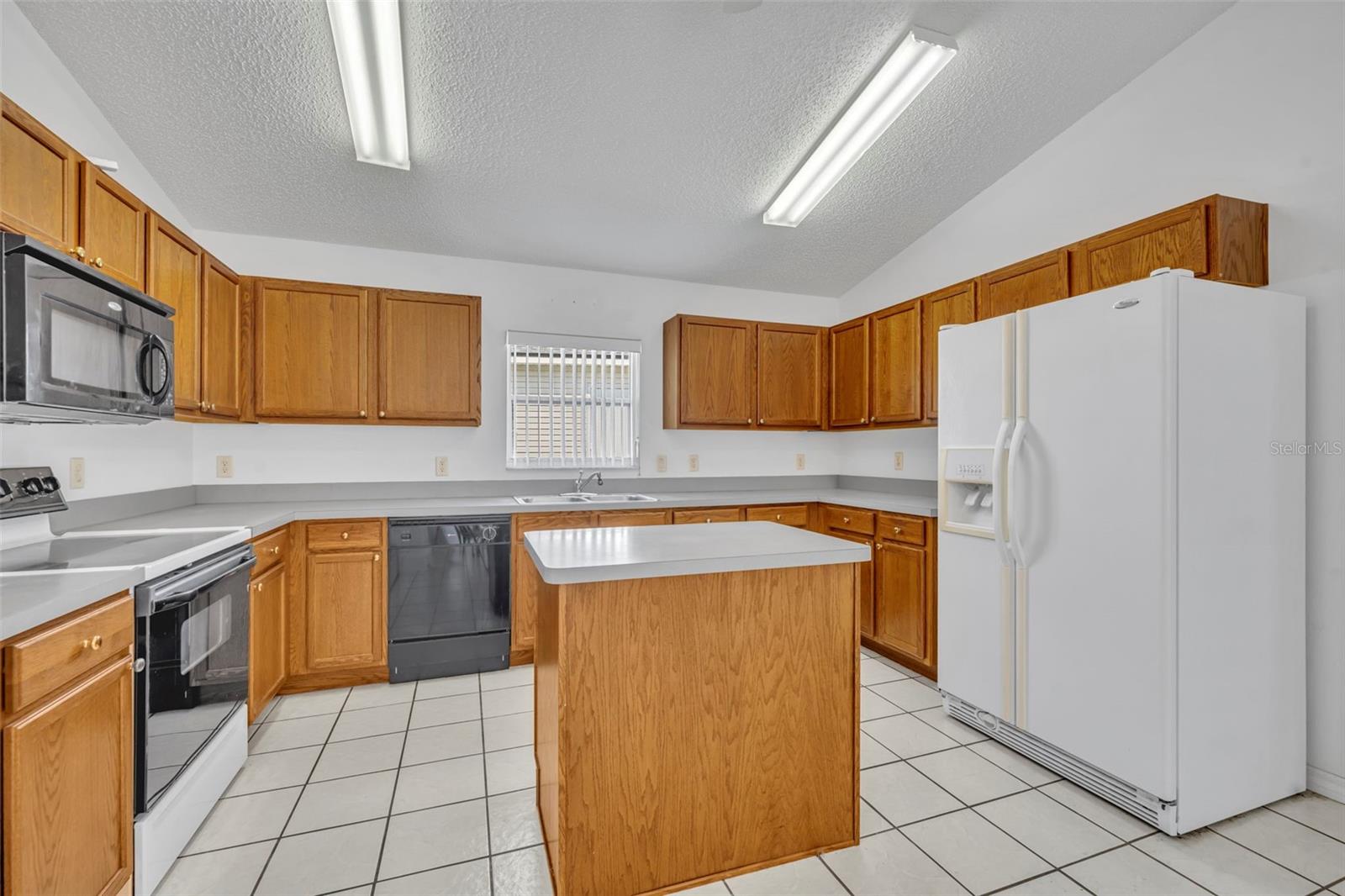 4936 SAWGRASS LAKE CIR, LEESBURG, FL, 34748