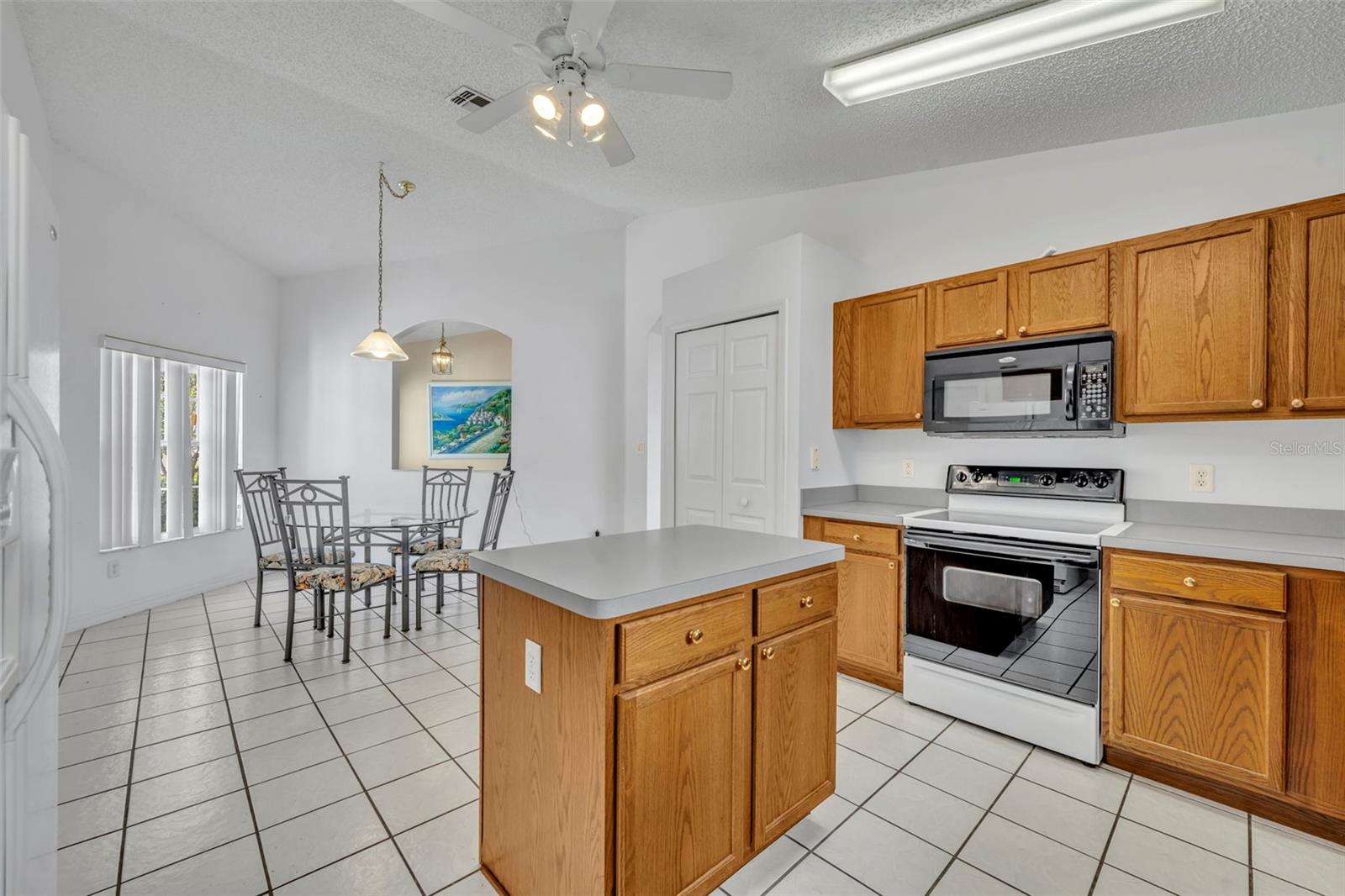 4936 SAWGRASS LAKE CIR, LEESBURG, FL, 34748