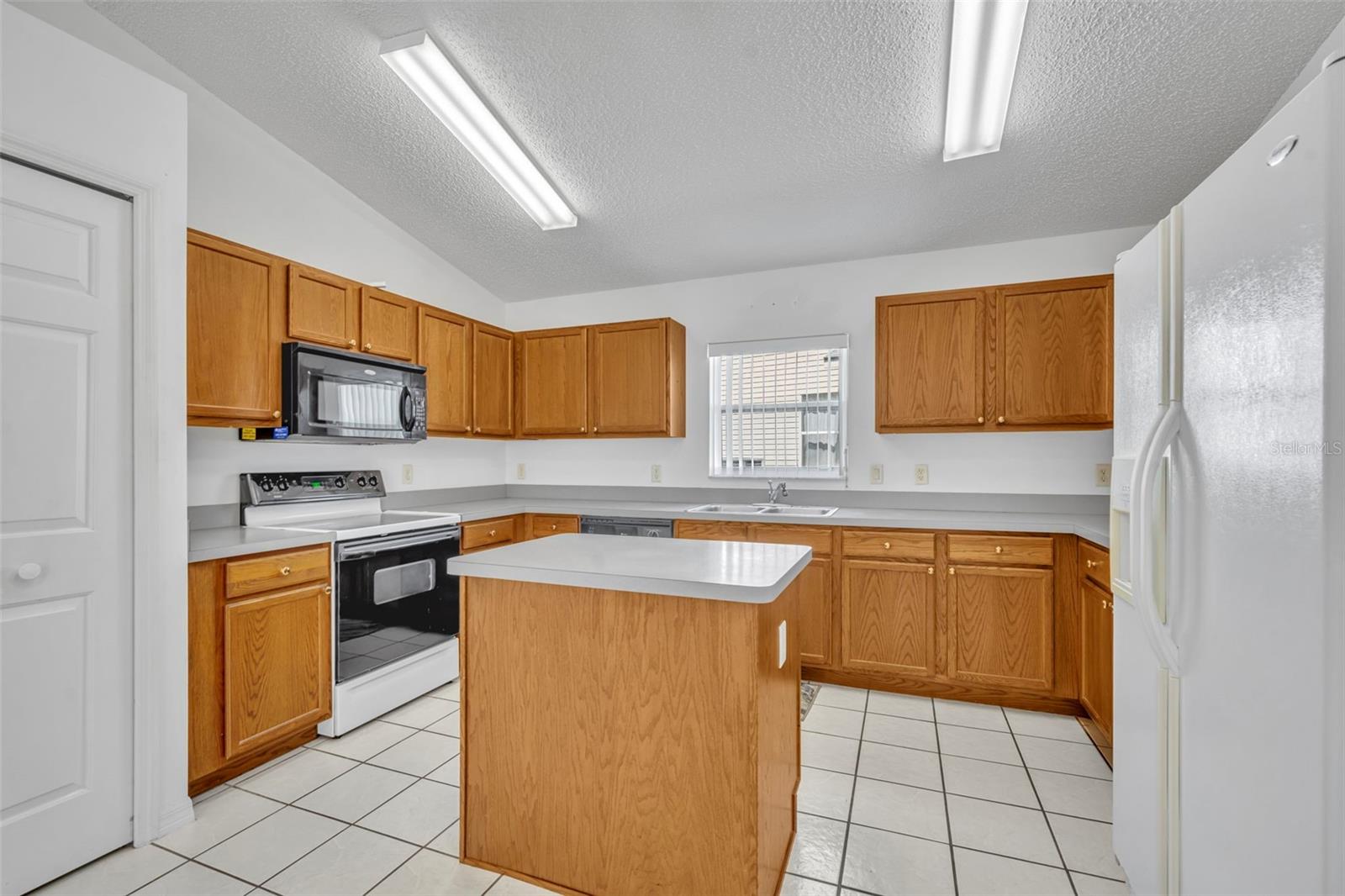 4936 SAWGRASS LAKE CIR, LEESBURG, FL, 34748