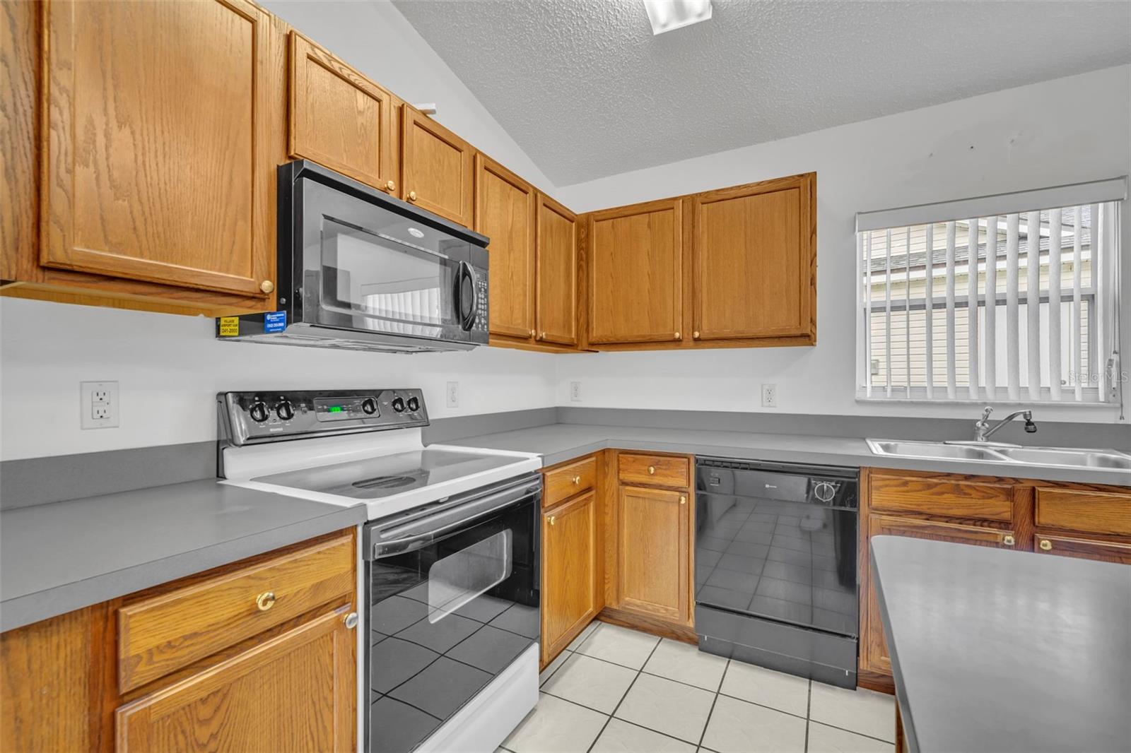 4936 SAWGRASS LAKE CIR, LEESBURG, FL, 34748