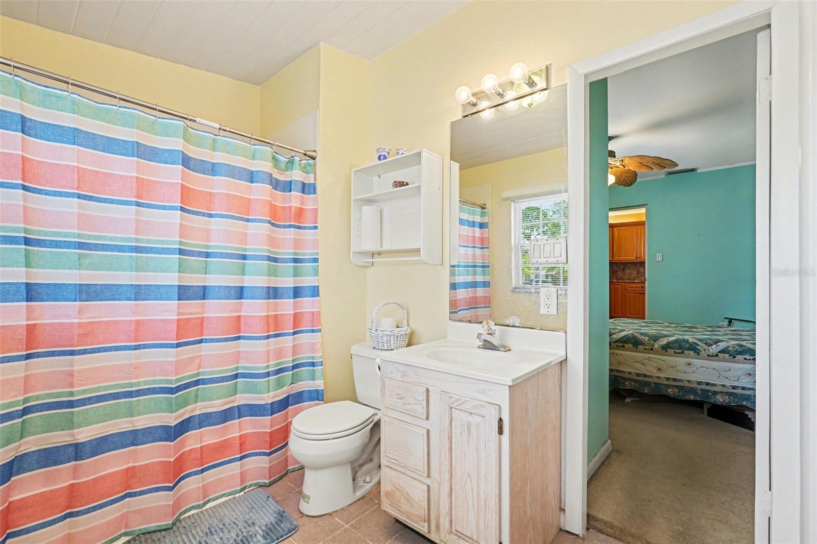 7815 N WOODLYNNE AVE, TAMPA, FL, 33614