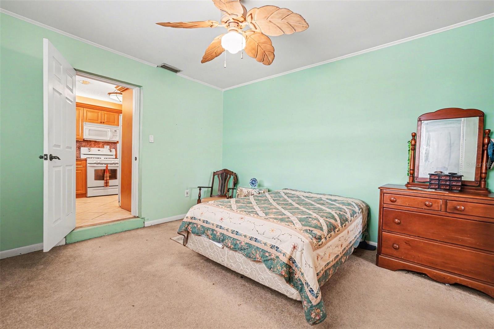 7815 N WOODLYNNE AVE, TAMPA, FL, 33614