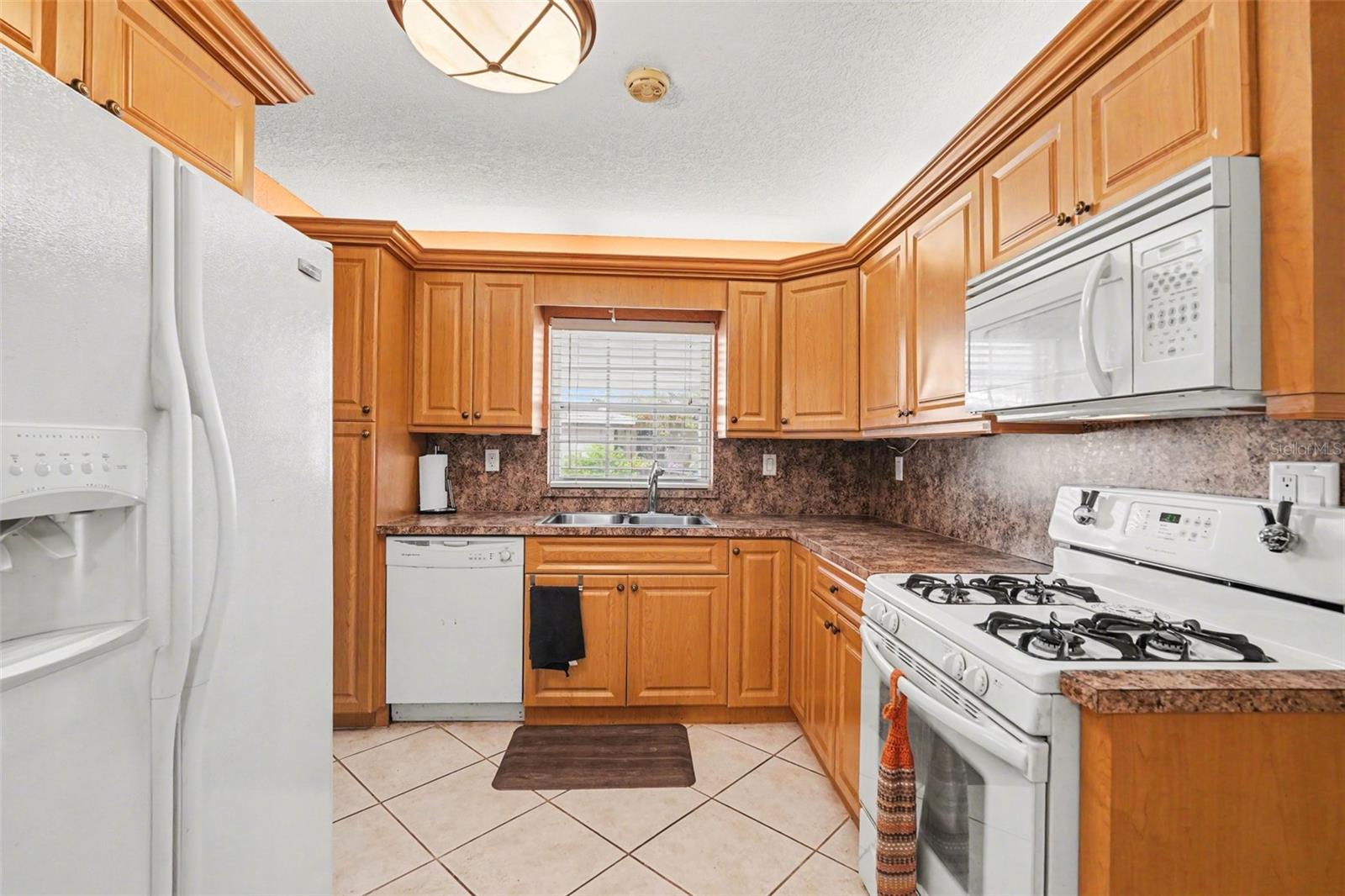 7815 N WOODLYNNE AVE, TAMPA, FL, 33614