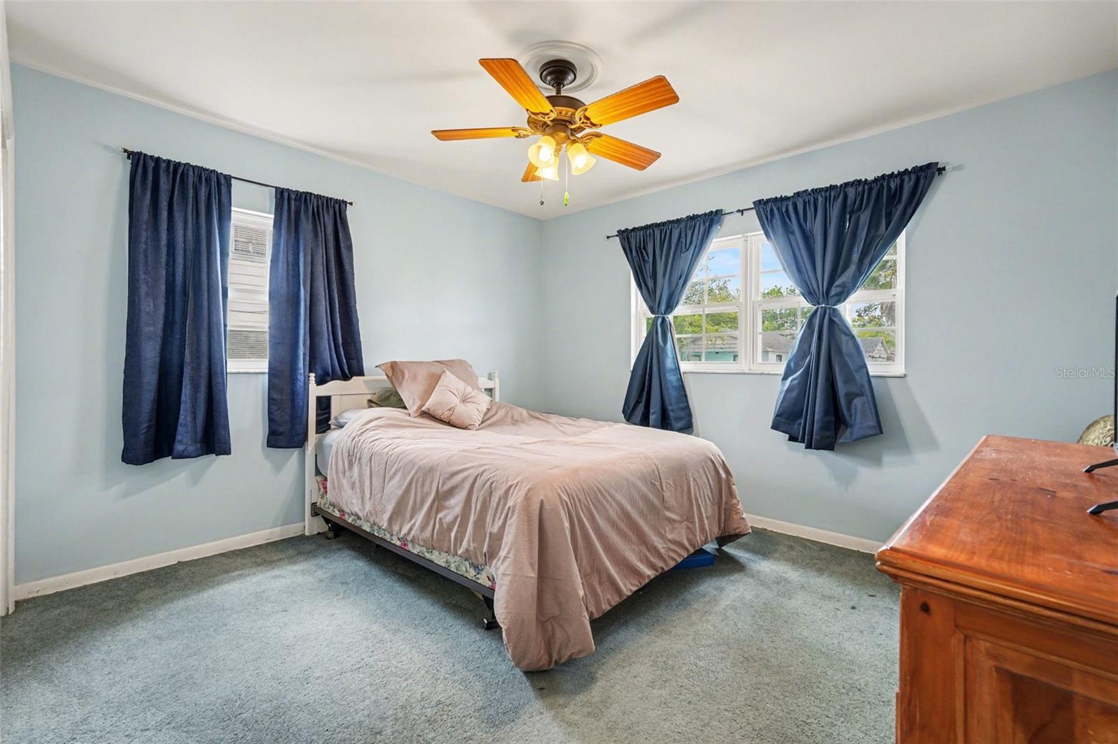 7815 N WOODLYNNE AVE, TAMPA, FL, 33614