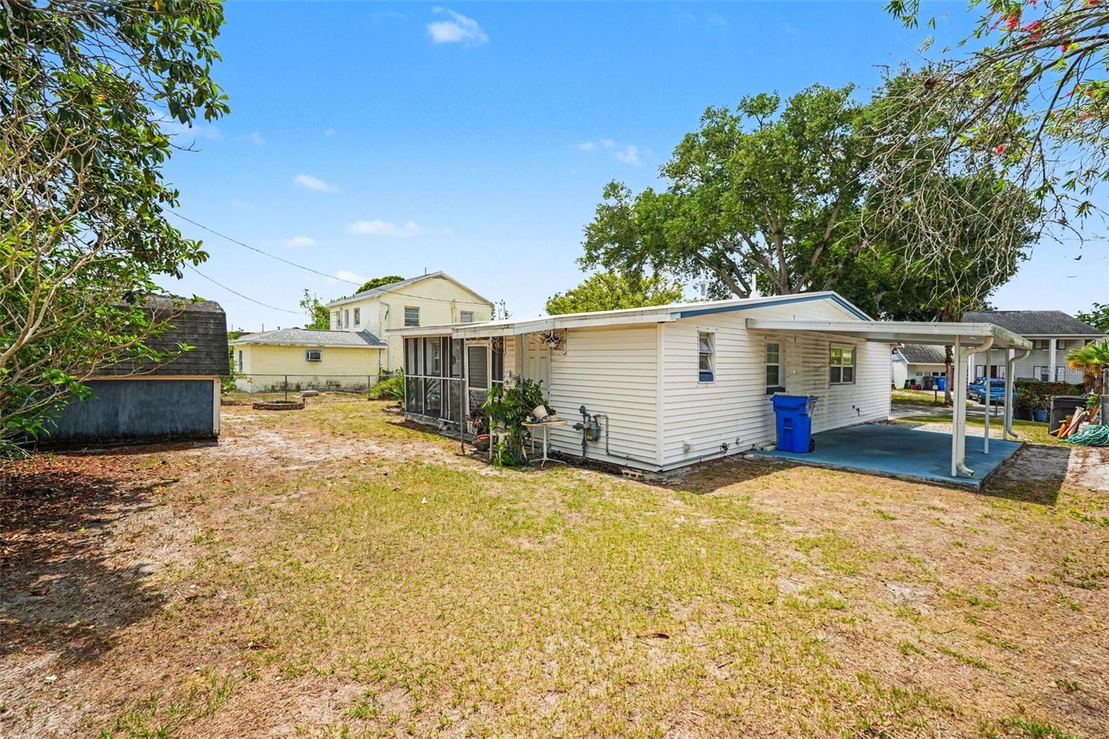 7815 N WOODLYNNE AVE, TAMPA, FL, 33614