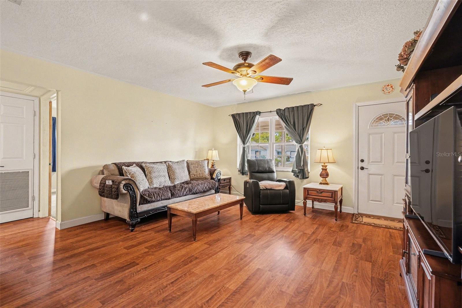 7815 N WOODLYNNE AVE, TAMPA, FL, 33614